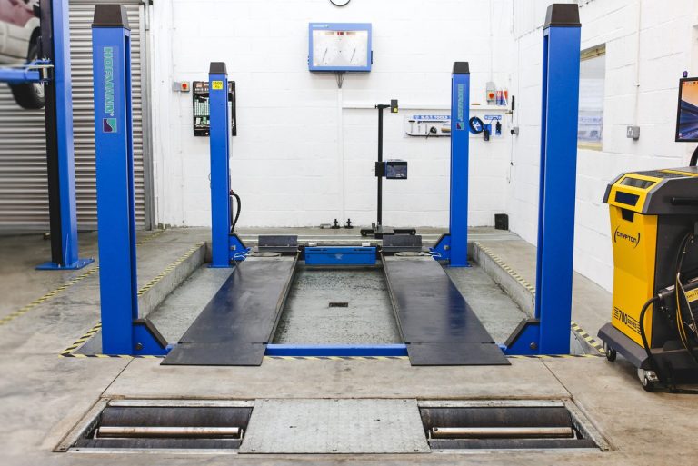 Our Services - MOTs Phipps Motors' state-of-the-art MOT bay
